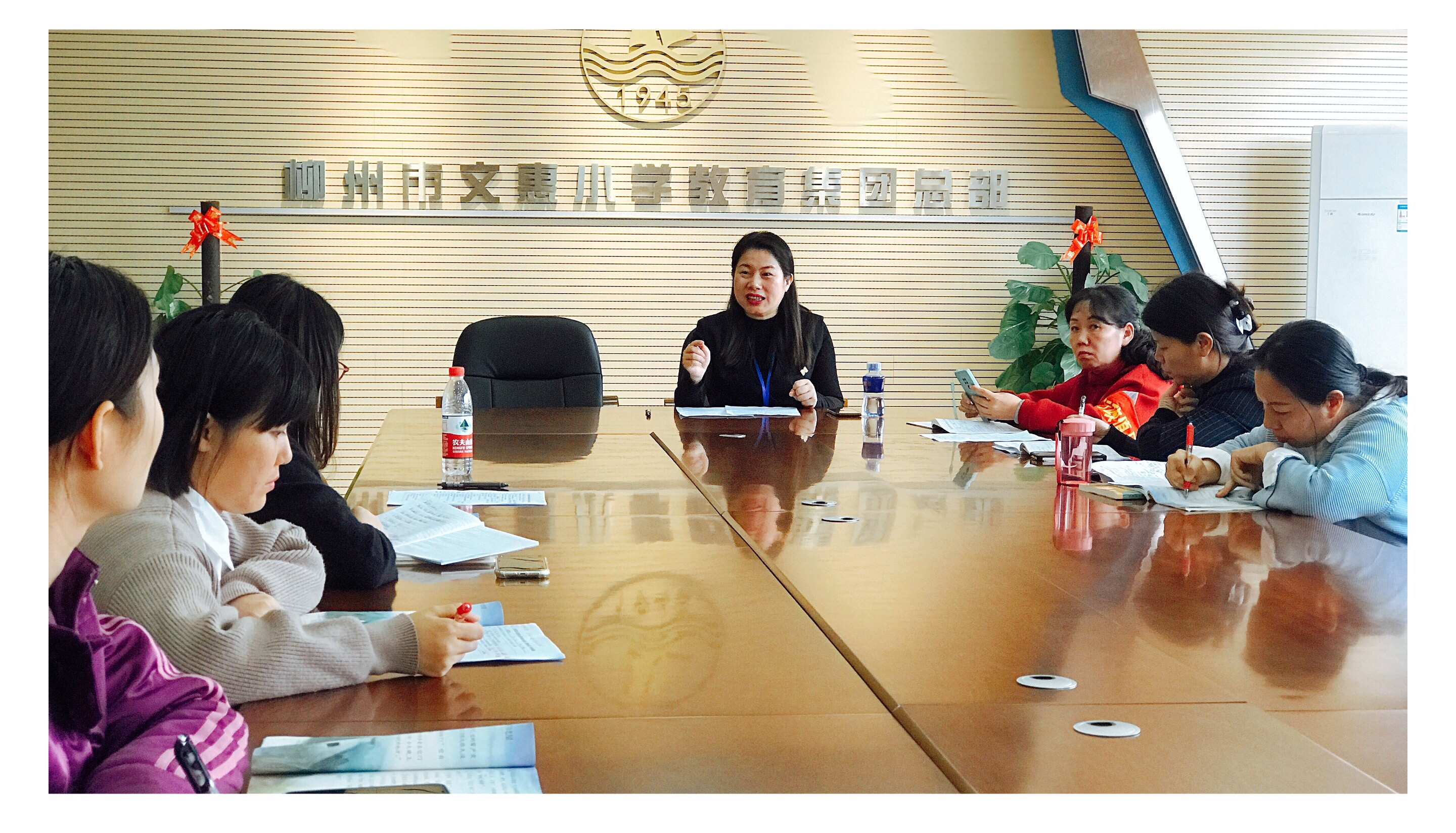 图6 吕老师在给老师们专业建议.jpg