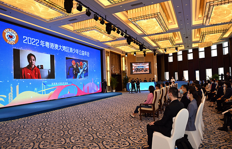2022年4月23日,在由中国宋庆龄基金会联合广东省宋庆龄基金会、香港洛士文基金、澳门基金会共同举办的2022年粤港澳大湾区青少年公益年会启动仪式上,2022年北京冬奥会季军张楚桐在进行视频发言。新华社记者 金良快 摄.jpg