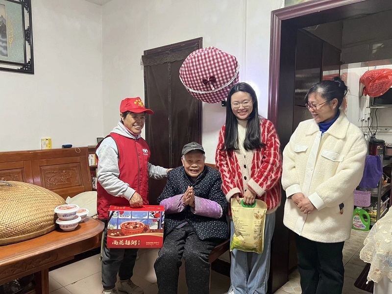 2025年1月,东台社区开展“迎新年 展新风”银龄志愿送福粥活动.jpeg