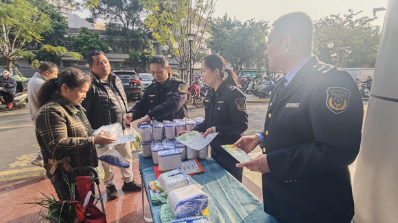 守护百姓“菜篮子” 筑牢消费安全线——城中区3·15系列活动之进市场