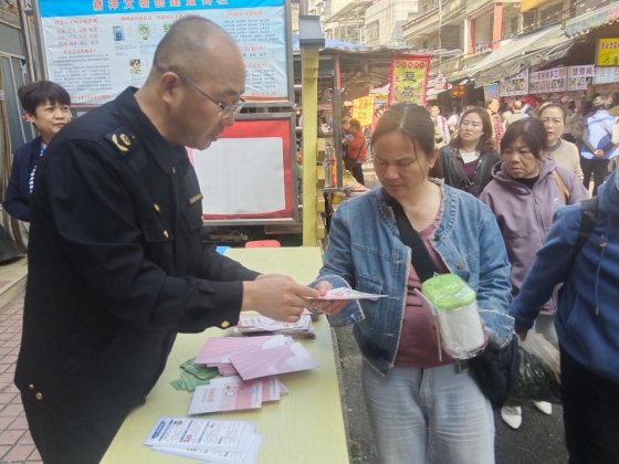 科普护航美丽消费 监管守护用妆安全——城中区3·15系列活动之安全用妆主题宣传