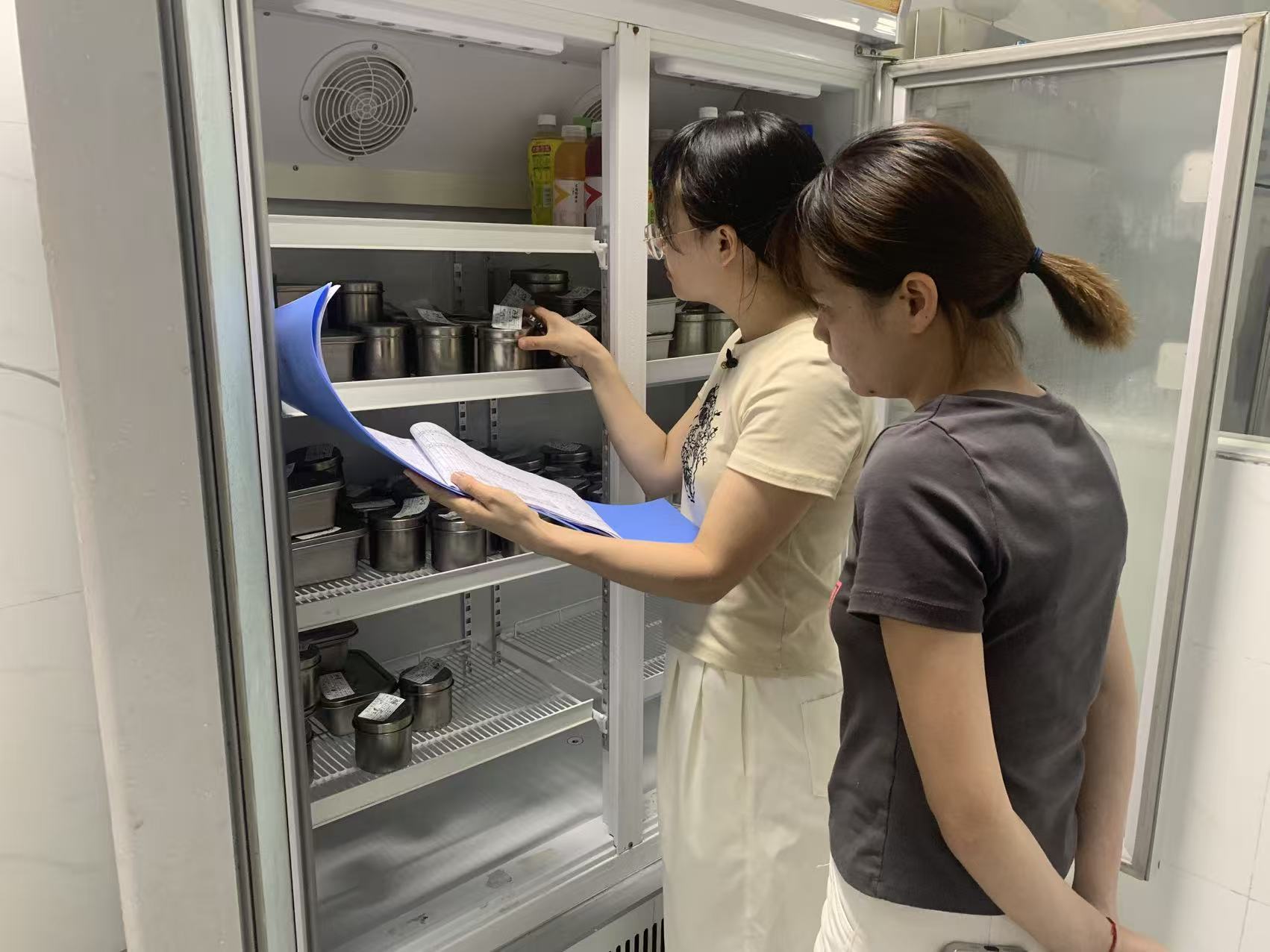 城中区审计局开展学校膳食管理专项审计调查审计整改“回头看”