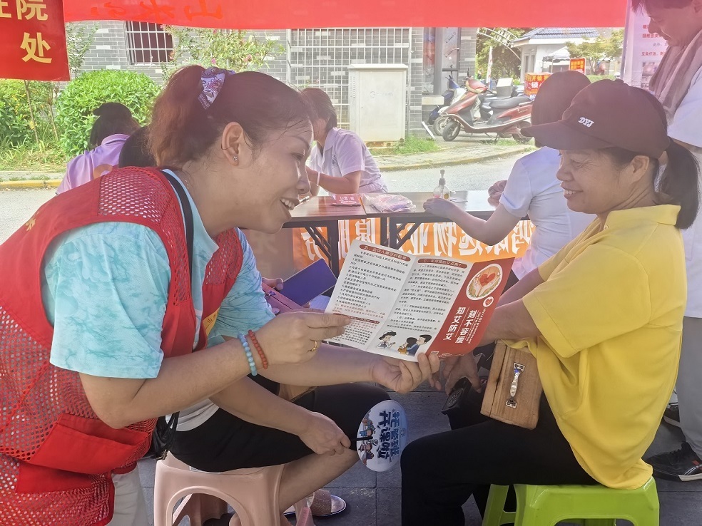 2025年9月4日柳州市城中区河东街道山水社区开展“共抗艾滋,共享健康”志愿服务活动(二).jpg