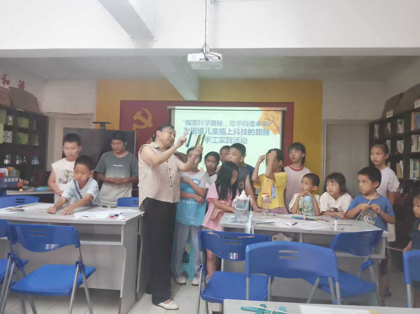 “探索科学奥秘,动手创造未来” (2).jpg