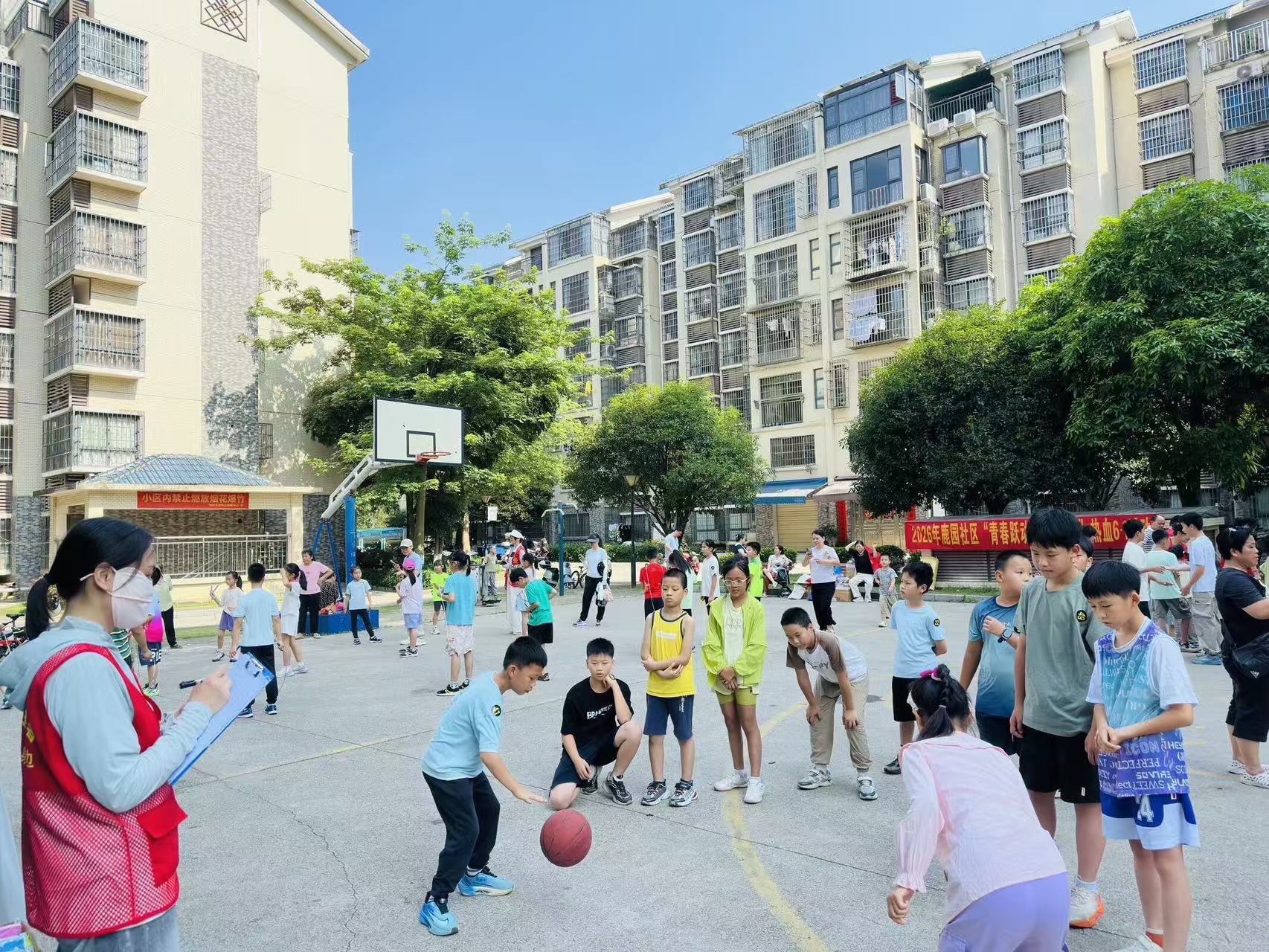 2026年鹿园社区联合关工小组开展“青春跃动 运动飞扬” 六一青少年趣味运动会活动照片2.jpg