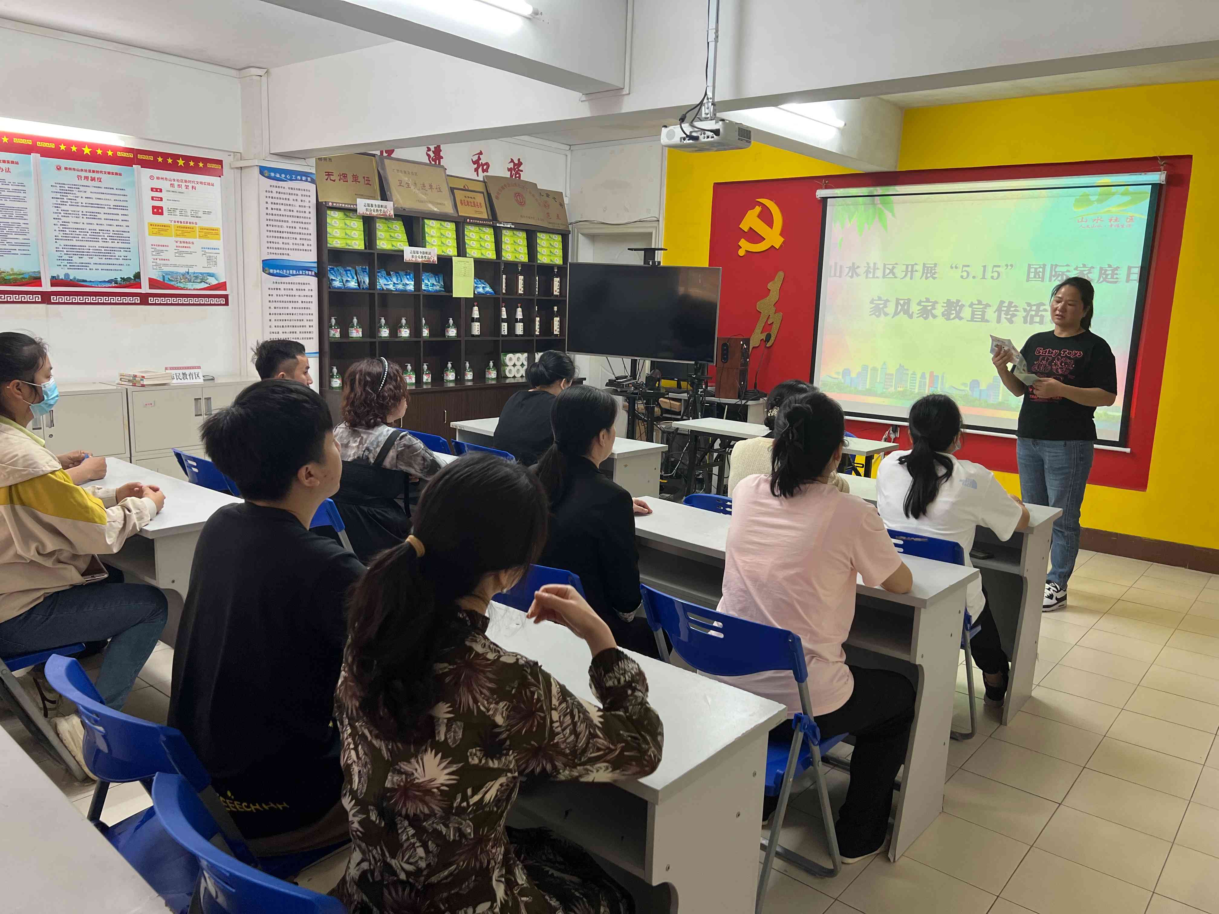 山水社区妇联开展“5.12”母亲节“奋进新征程共筑家园梦,暨“5.15”国际家庭日家风家教宣传活动.jpg